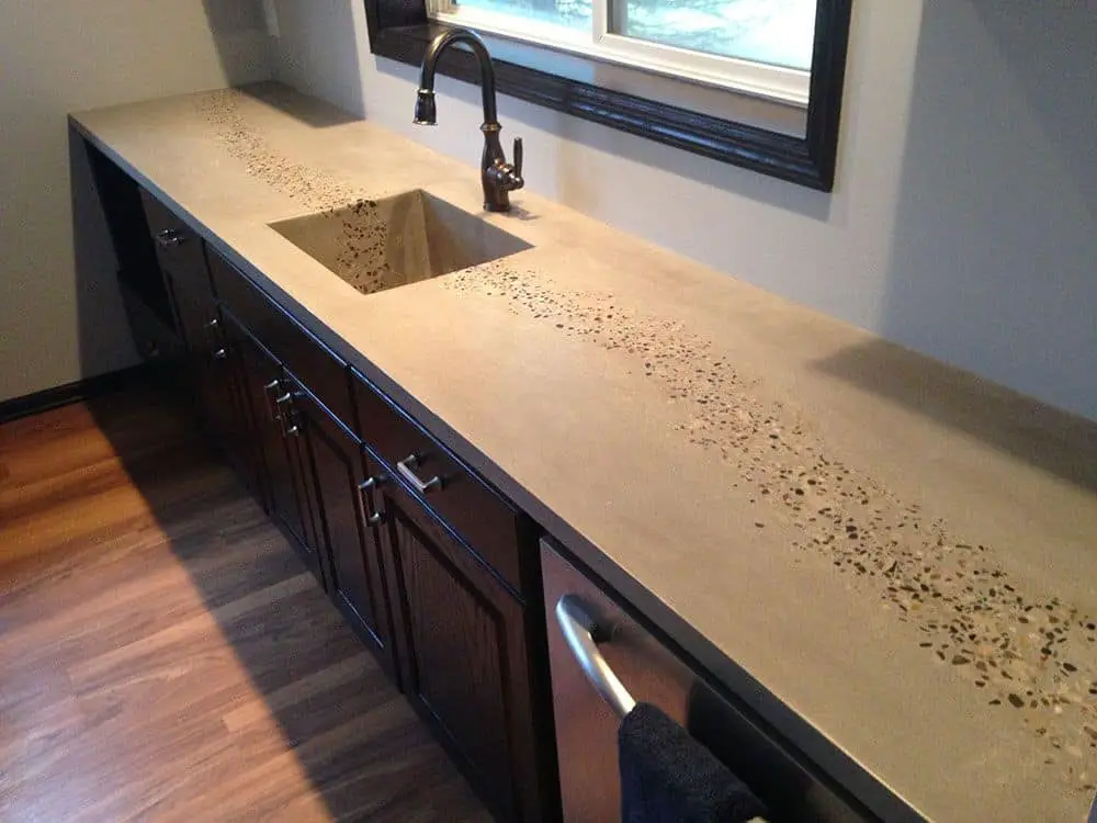 Speckled, Flecked and Mock-Quartz Finishes