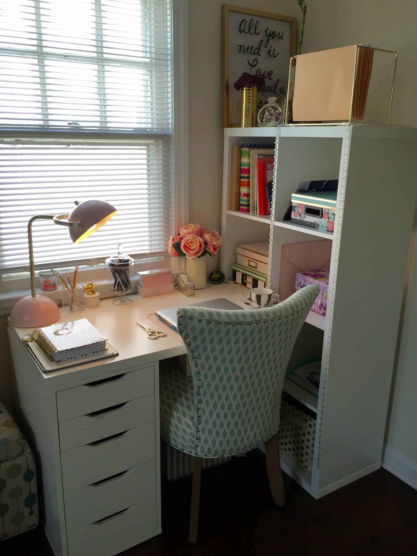 a-corner-desk-for-a-small-home-office-8657346