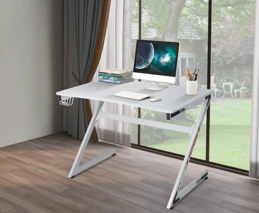 Z-shaped solid wood floating desk