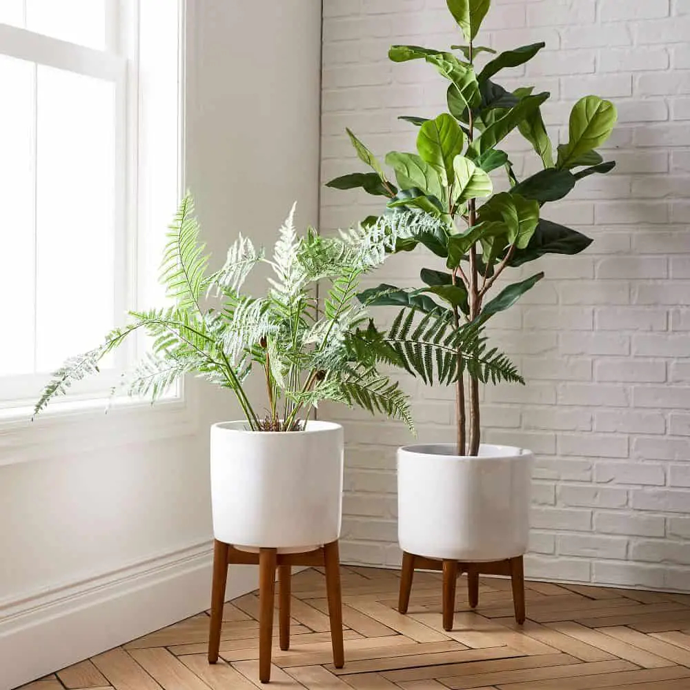 DIY Open 4-legged stool plant stand