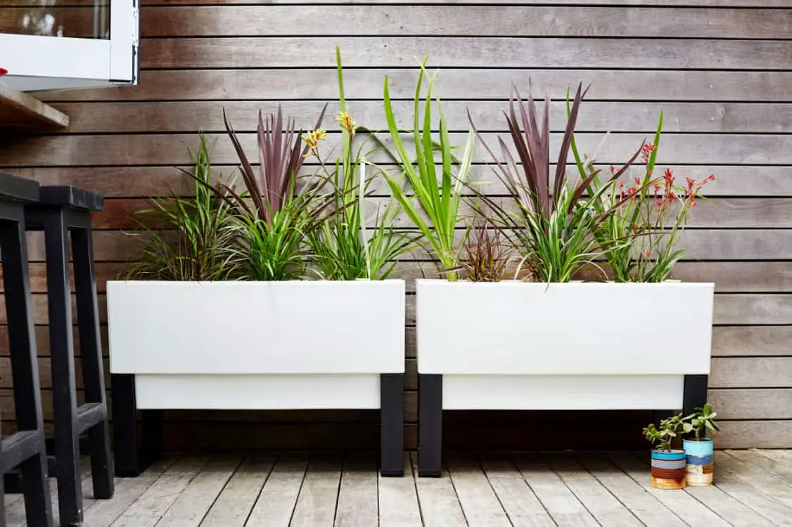 DIY Modern Outdoor Planter Box