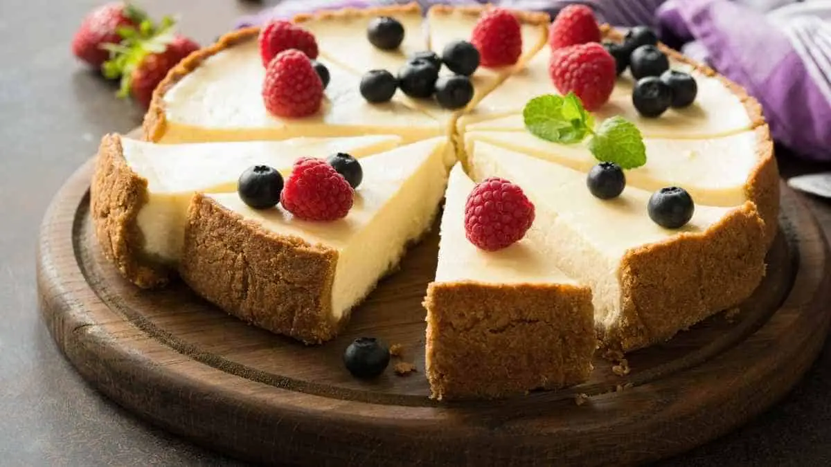 Cut Homemade cheesecake into pieces before store it