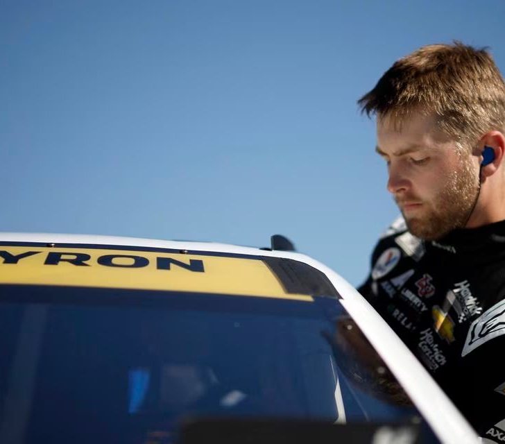 Who is favored to win Nascar Championship